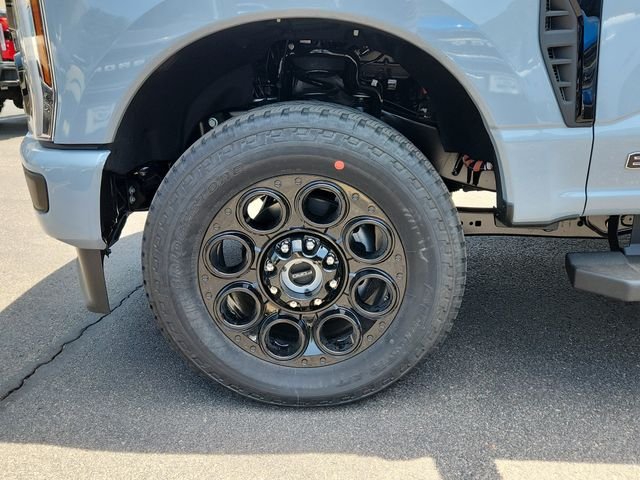 New 2026 Glacier Gray Metallic Tri-Coat Ford F-350® Lariat® image 12