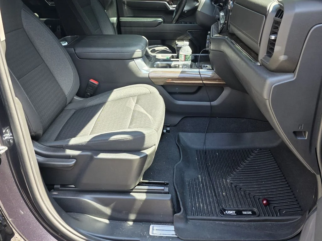 Used 2023 Gray Chevrolet LT image 4