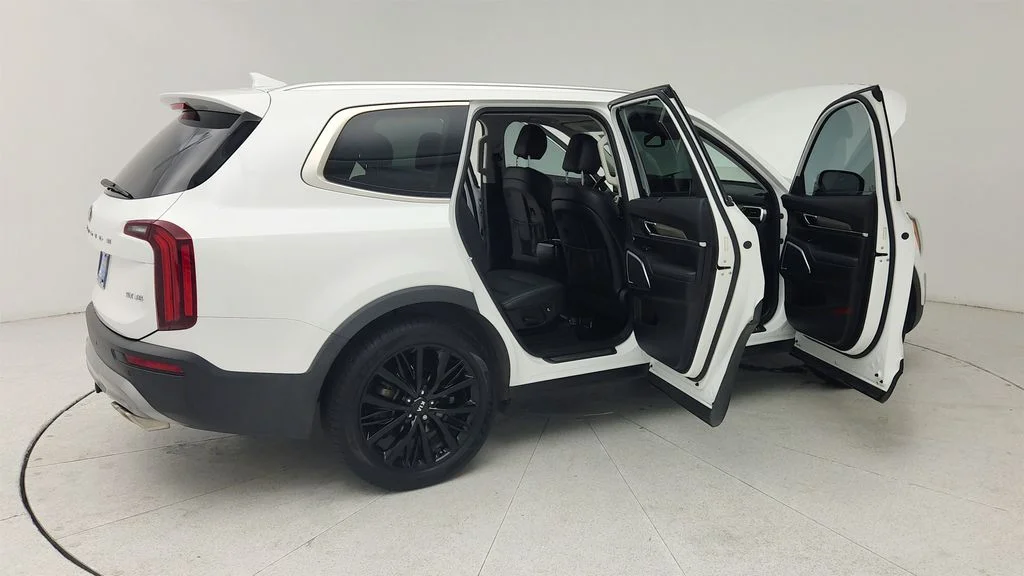 Used 2021 White Kia SX image 12