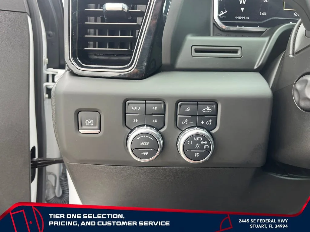 Used 2025 Summit White GMC AT4 image 24