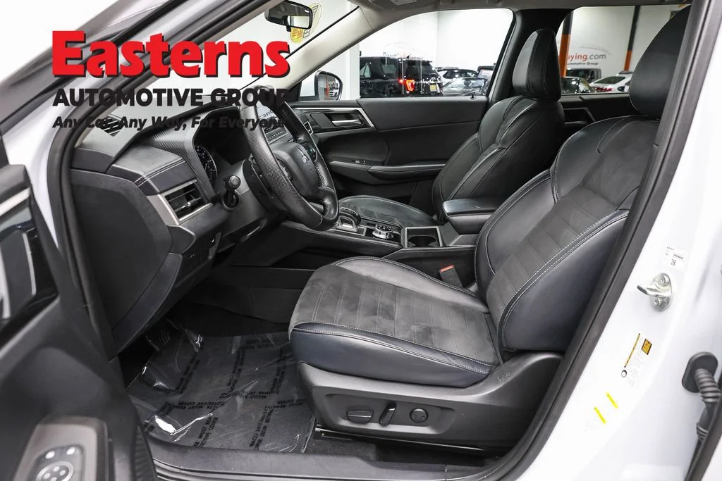 Used 2024 White Mitsubishi SE image 14