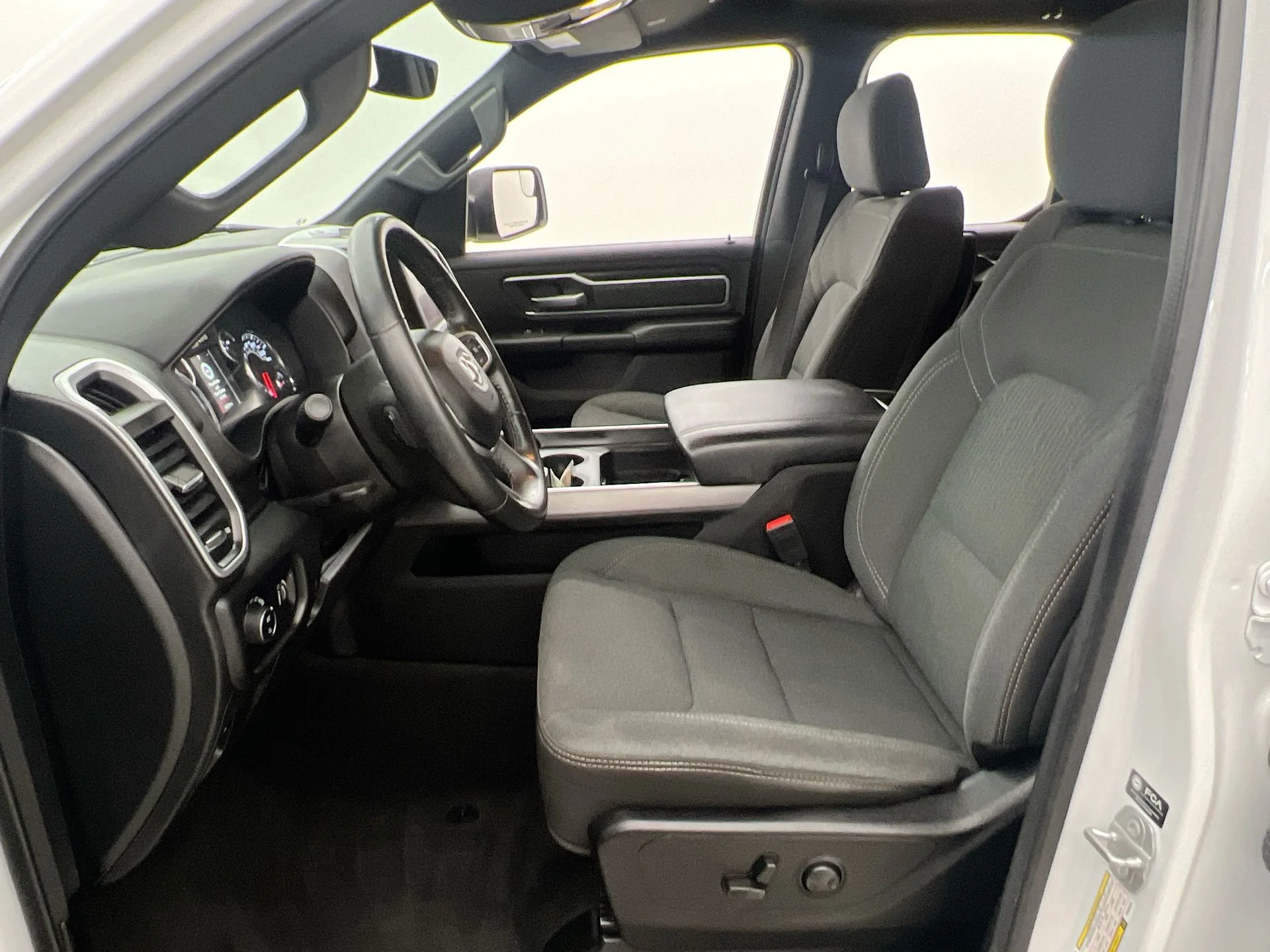 Used 2023 White Ram Big Horn/Lone Star image 9