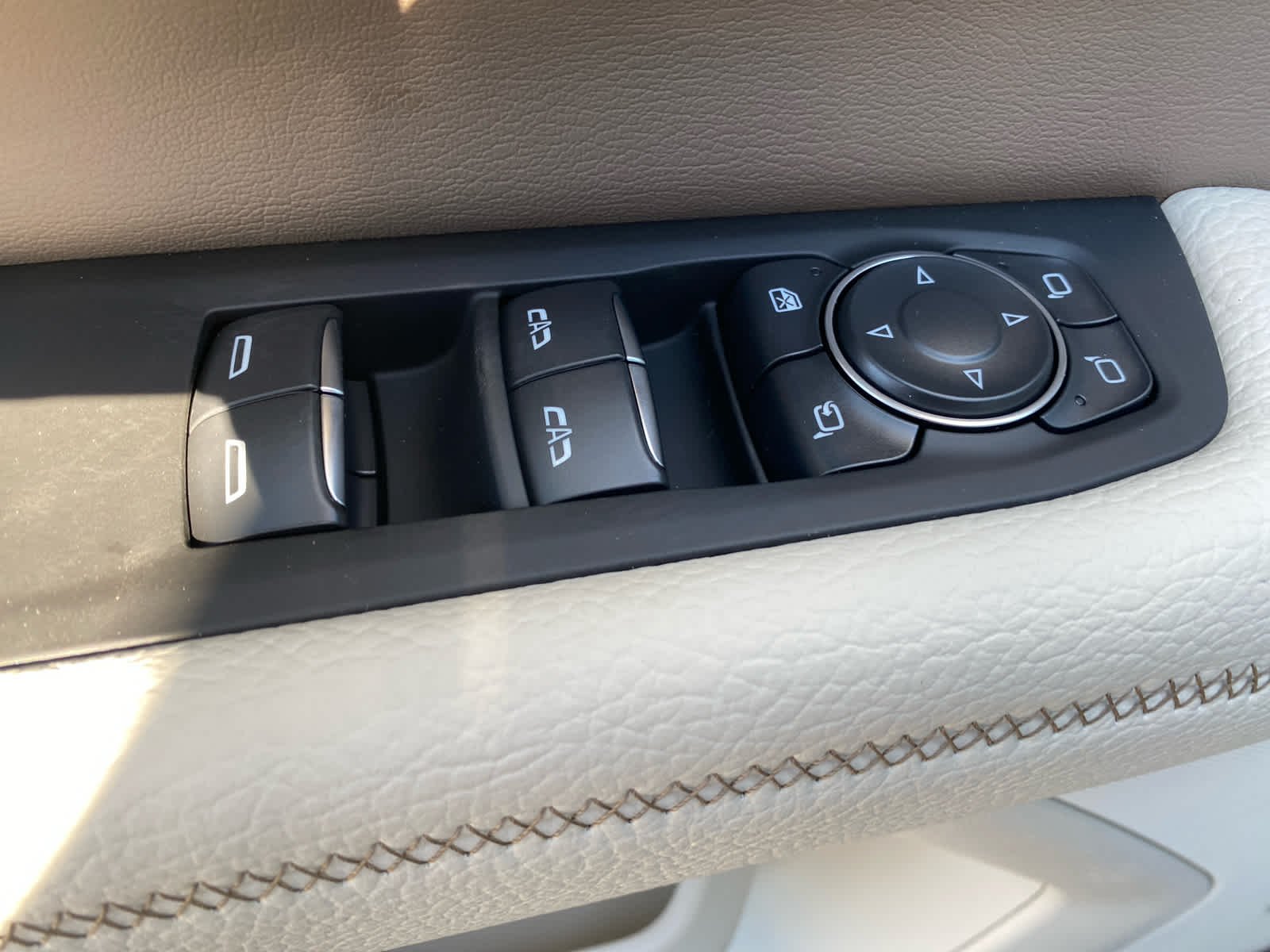 2026 GMC Yukon XL Denali - Photo 8
