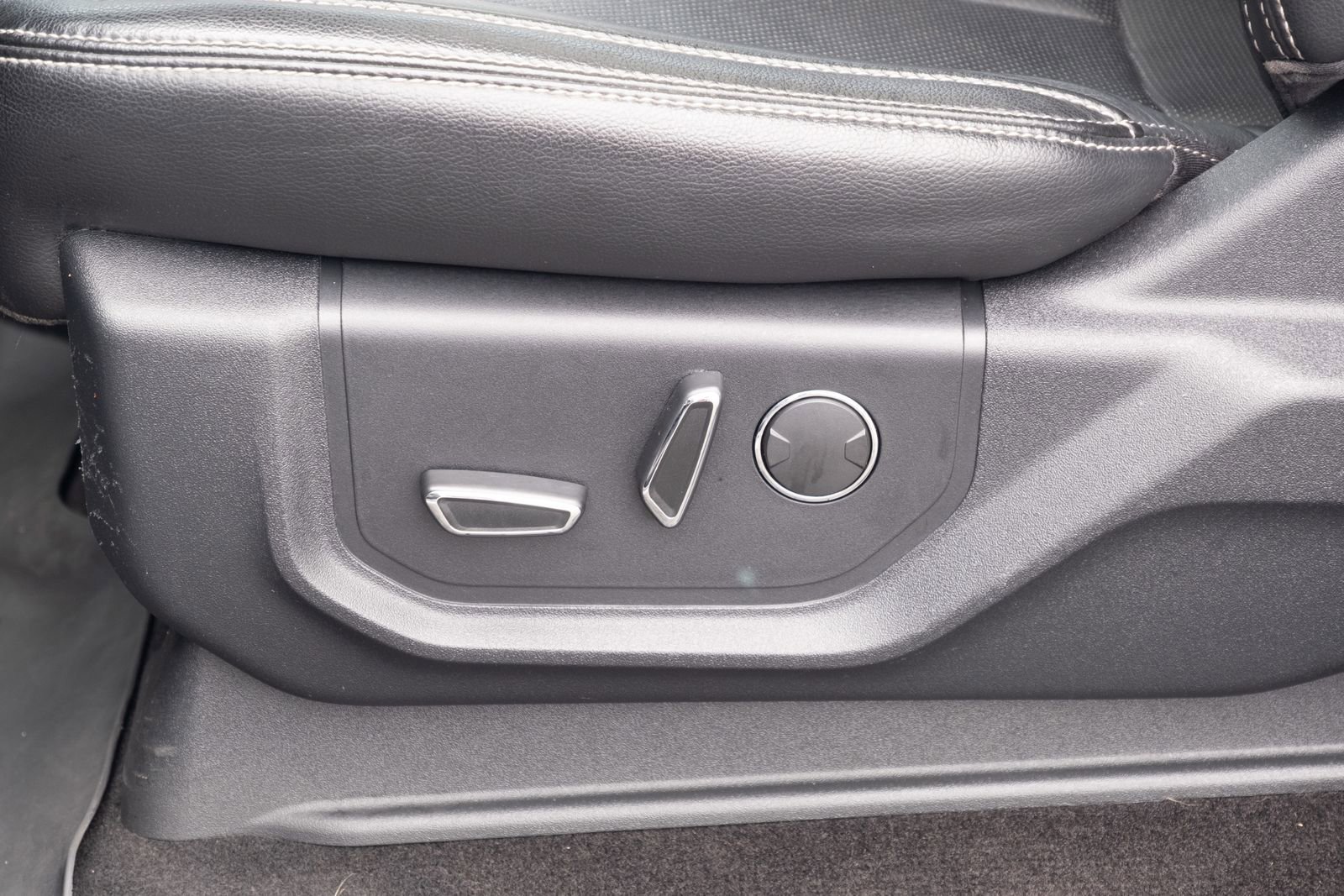 Used 2018  Ford Lariat image 13
