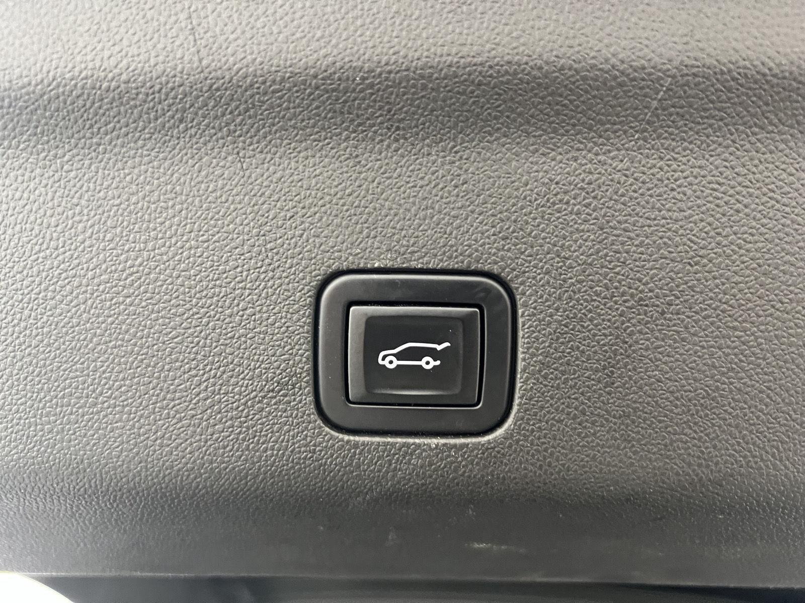 Used 2022 Summit White Chevrolet Z71 image 26