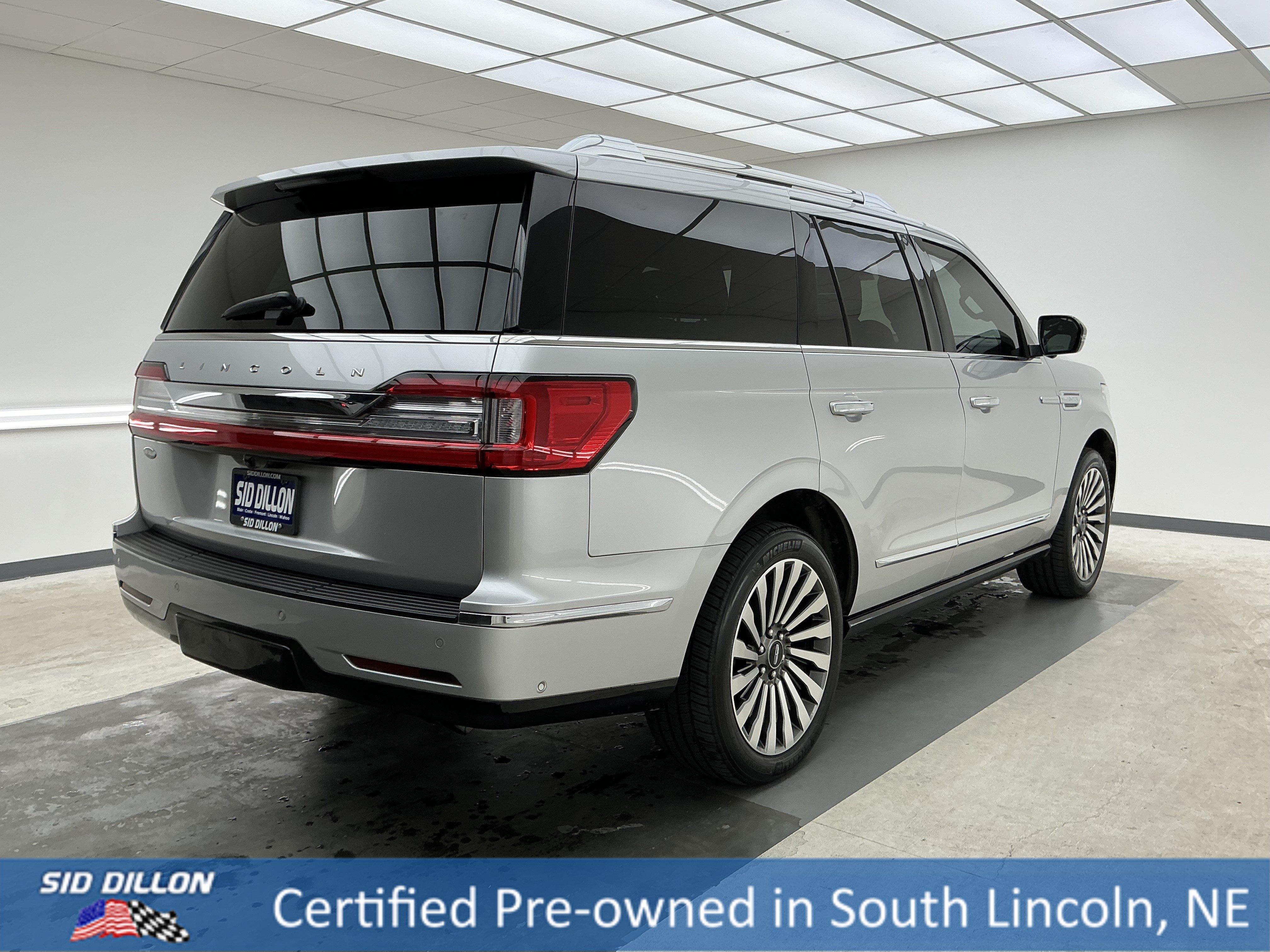 Certified Used 2018 Gray Lincoln Reserve image 4