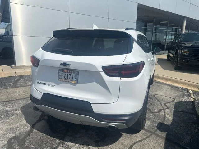 Certified Used 2025 Summit White Chevrolet LT image 4