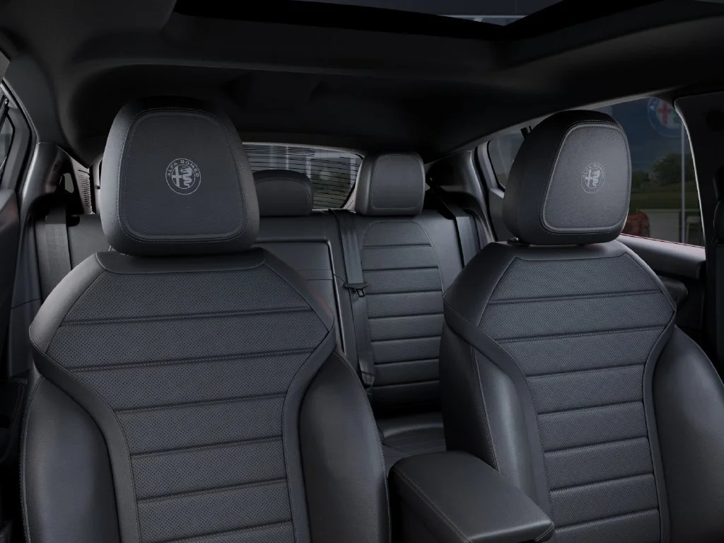 New 2026 Milano White Exterior Paint Alfa Romeo Base image 26