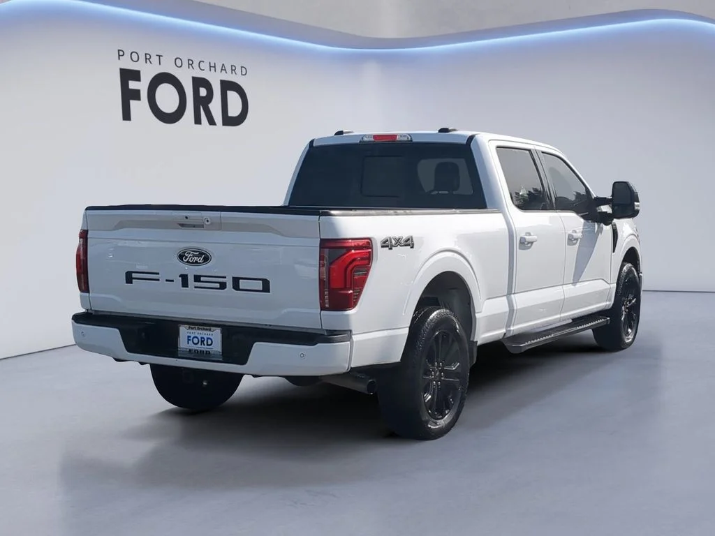 Used 2025  Ford Lariat image 7