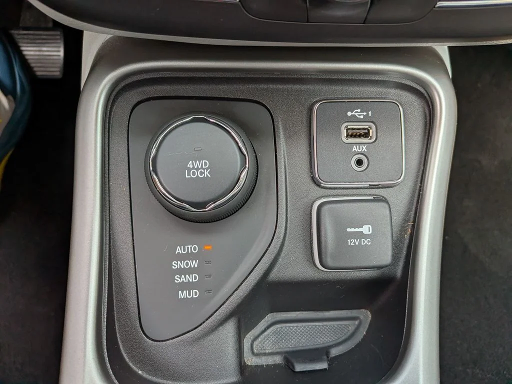 Used 2019 Blue Jeep Latitude image 35