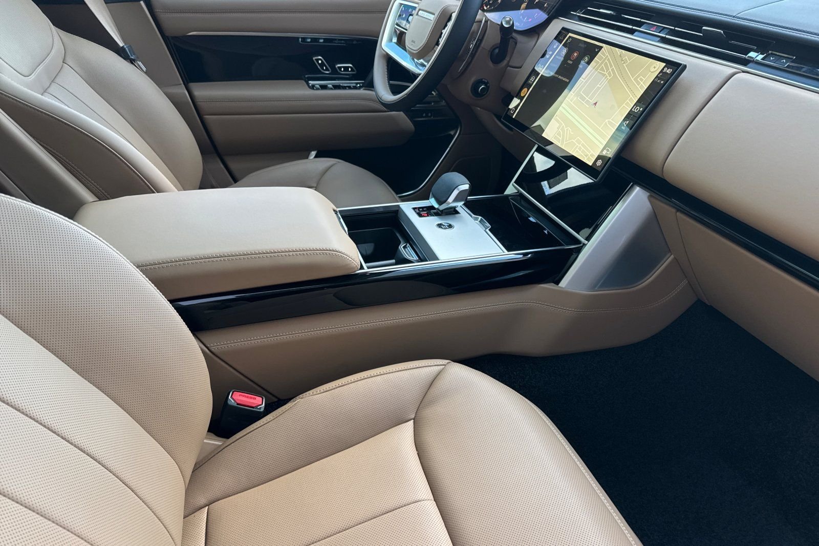 New 2026 Belgravia Green Land Rover SE image 17