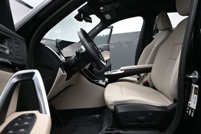 Used 2025 Black BMW xDrive28i image 17