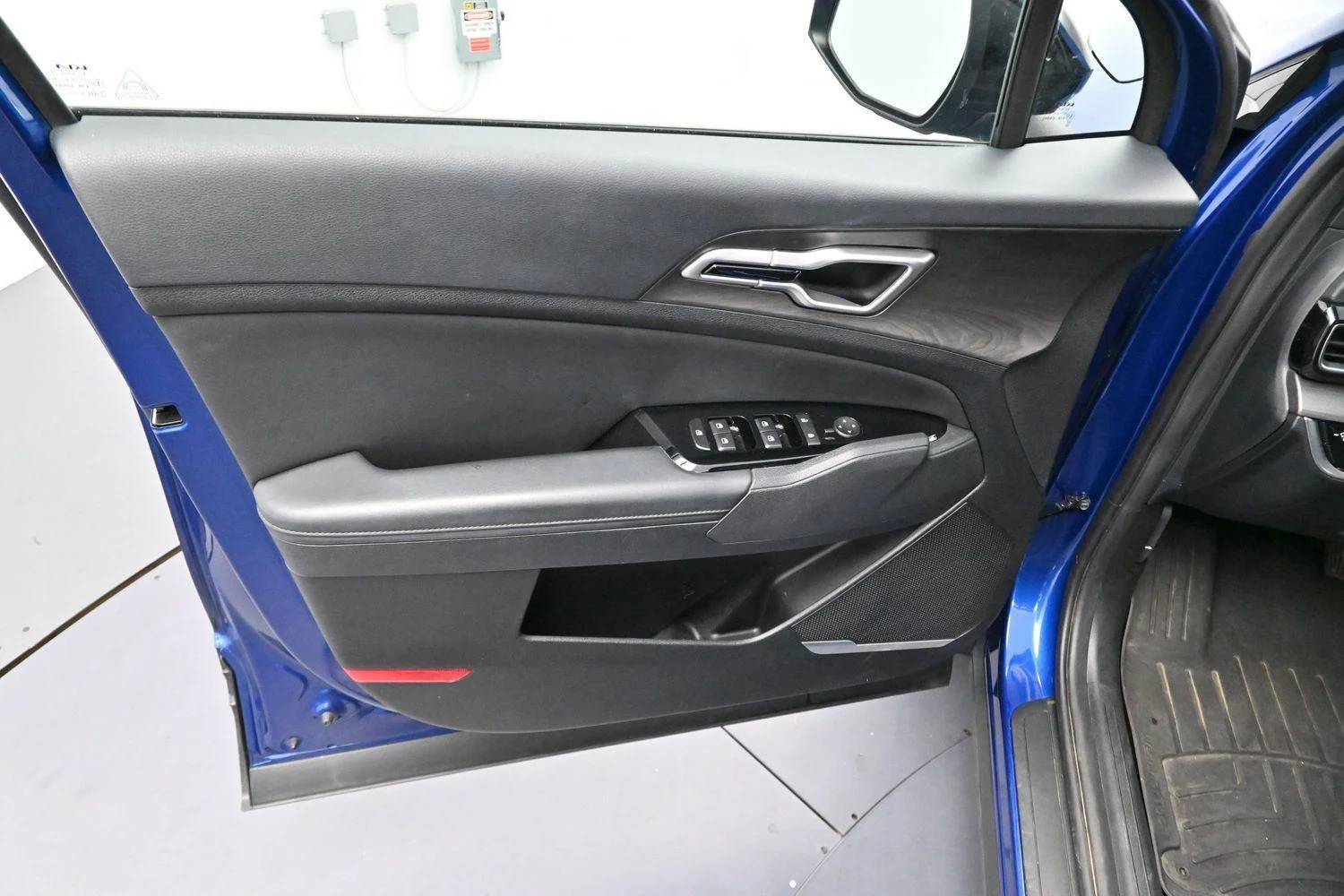 Used 2024 Sapphire Blue Kia X-Line image 9