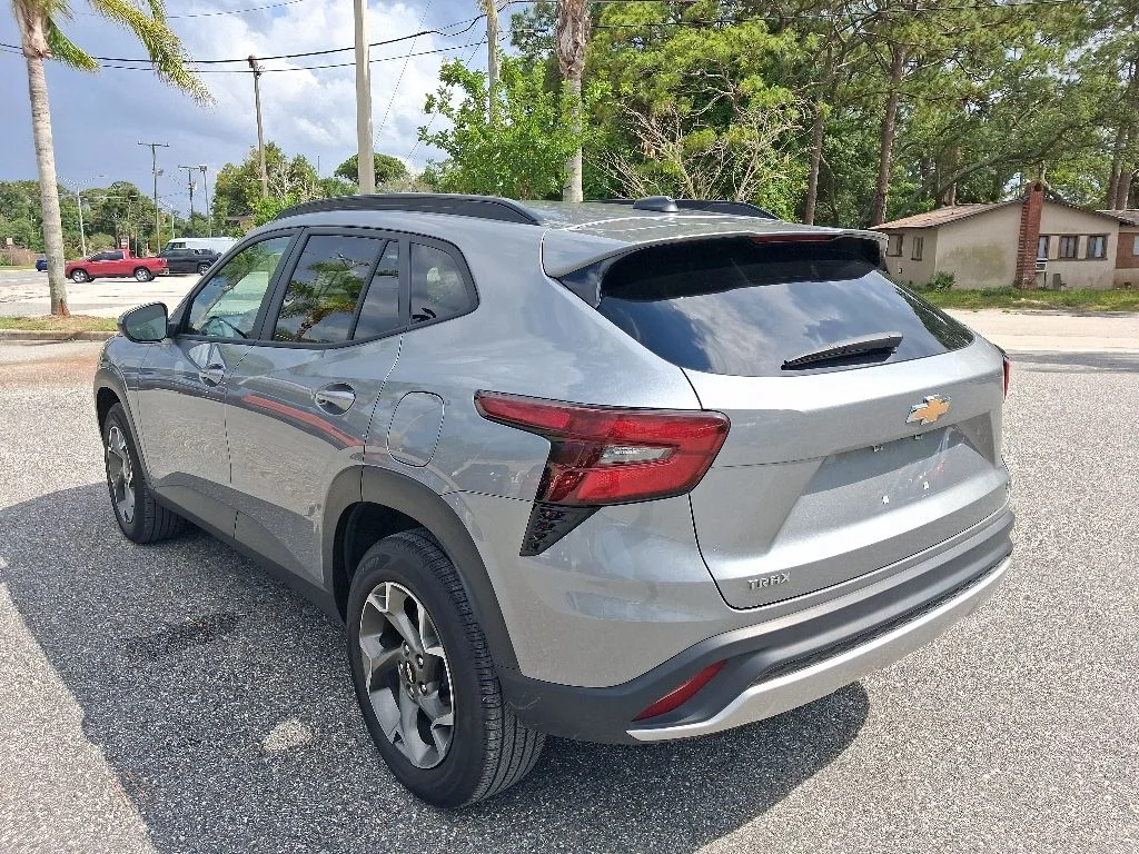 Used 2025 Gray Chevrolet LT image 7