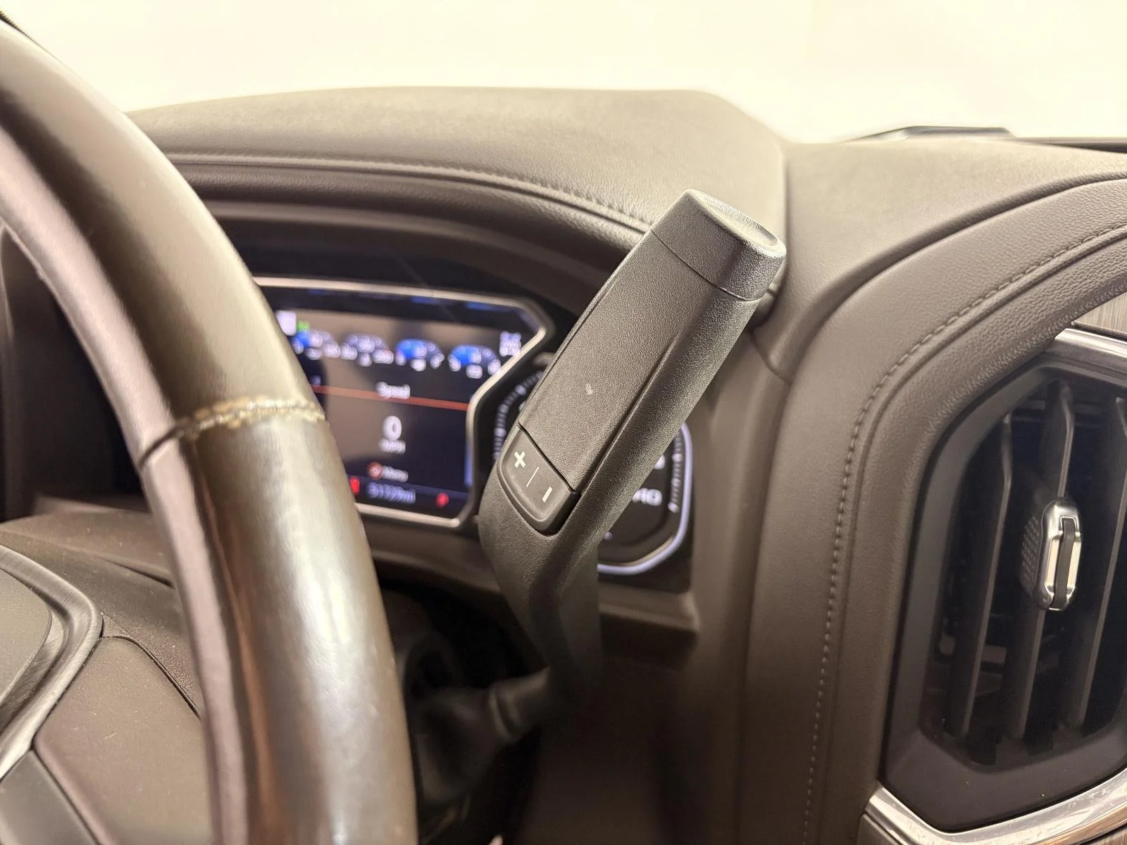 Used 2023 Onyx Black GMC Denali DRW image 31