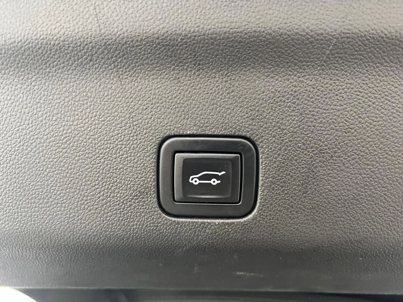 Used 2022 SUMMIT WHITE Chevrolet Z71 image 26