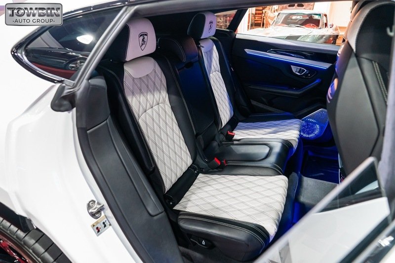 Used 2019  Lamborghini Base image 5