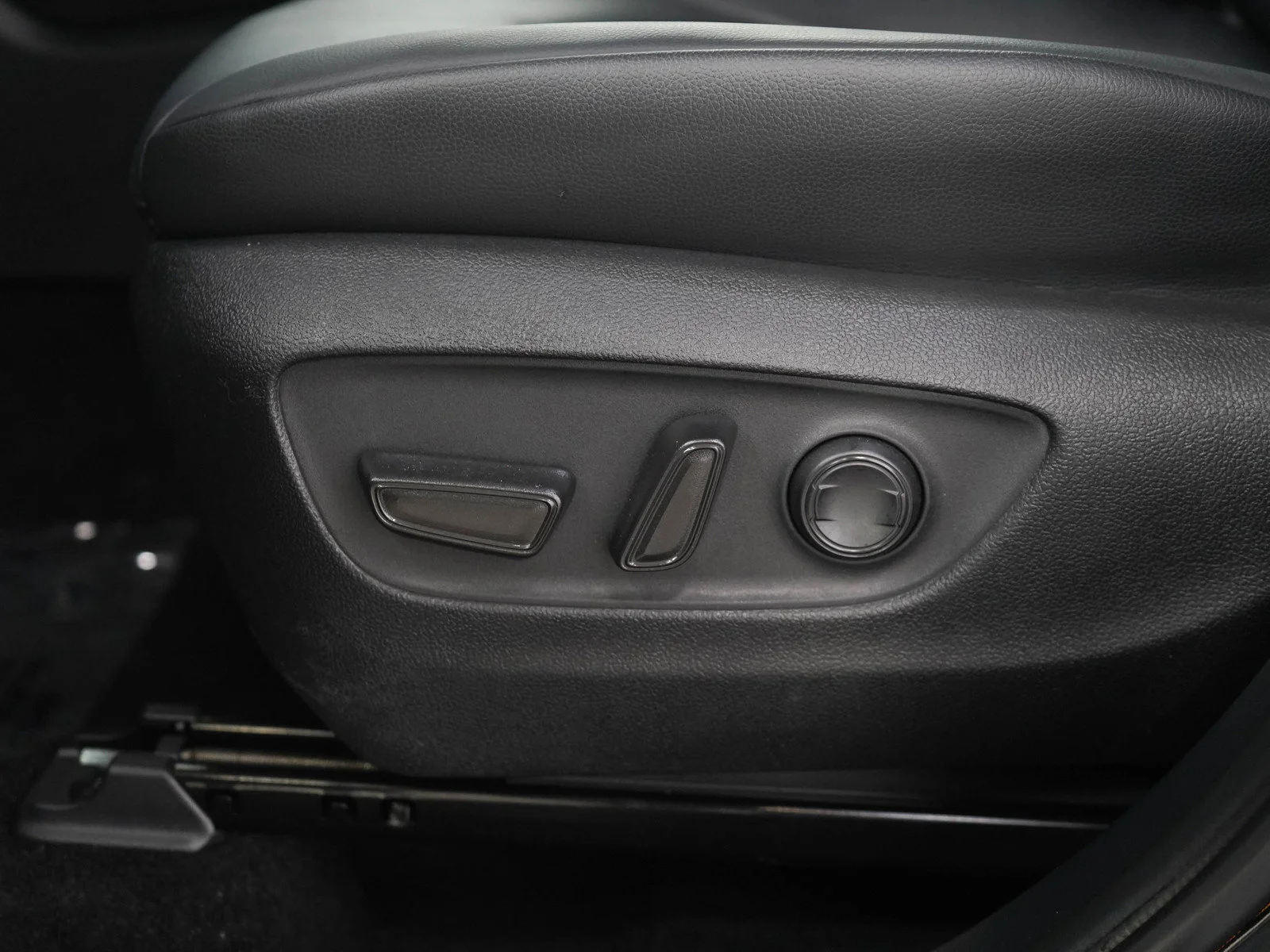 Used 2025 Black Toyota Hybrid XLE AWD (Natl) image 29