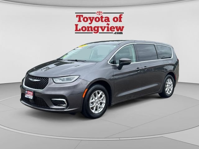 2023 Chrysler Pacifica Touring L's photo