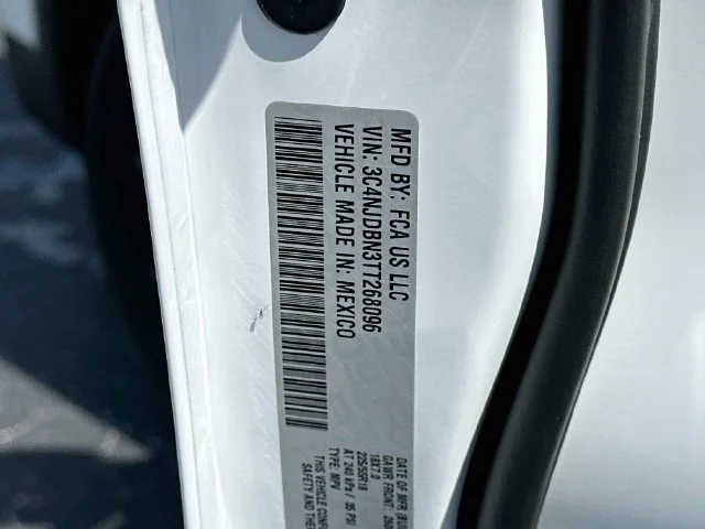 New 2026 Bright White Clear-Coat Exterior Paint Jeep Latitude image 30