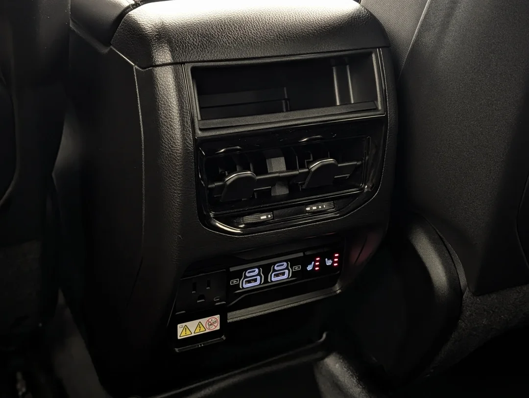 Certified Used 2023 White Jeep Limited - - 4x4 - Luxury Tech II - Command View Sunroof - Passenger Display & More! image 29