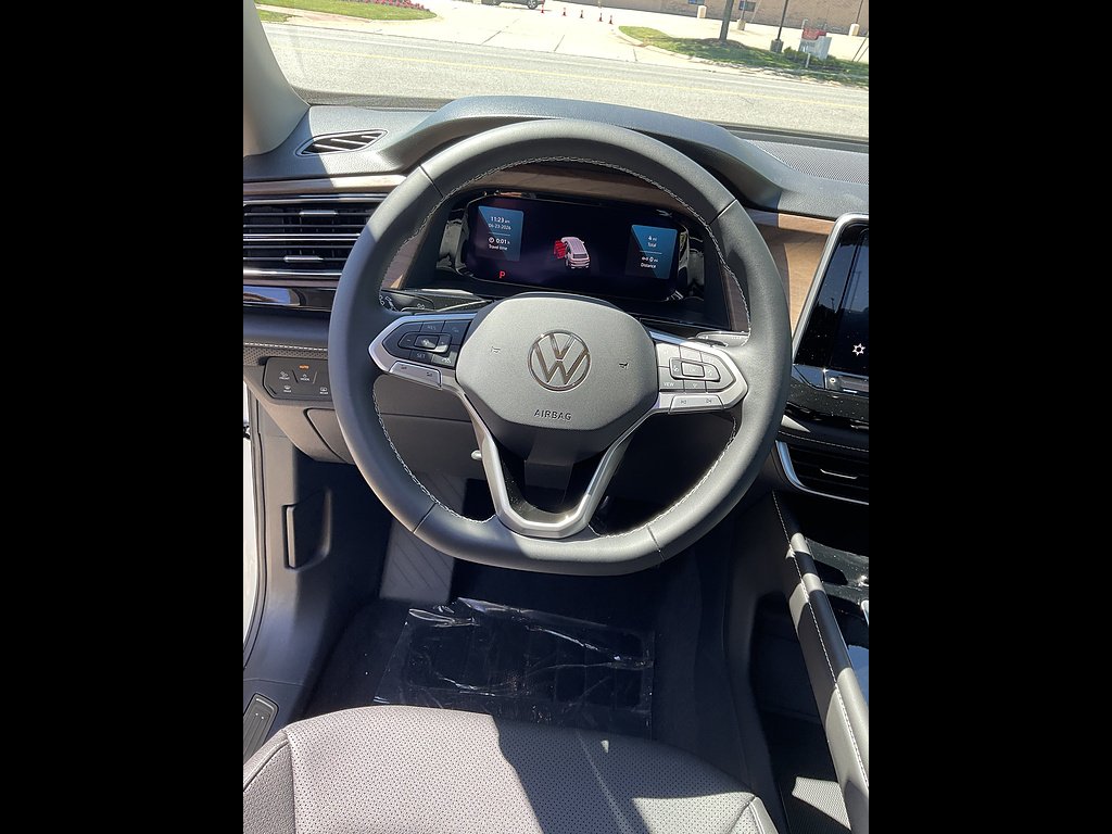 New 2026 Opal White Pearl Volkswagen SE 4Motion image 8
