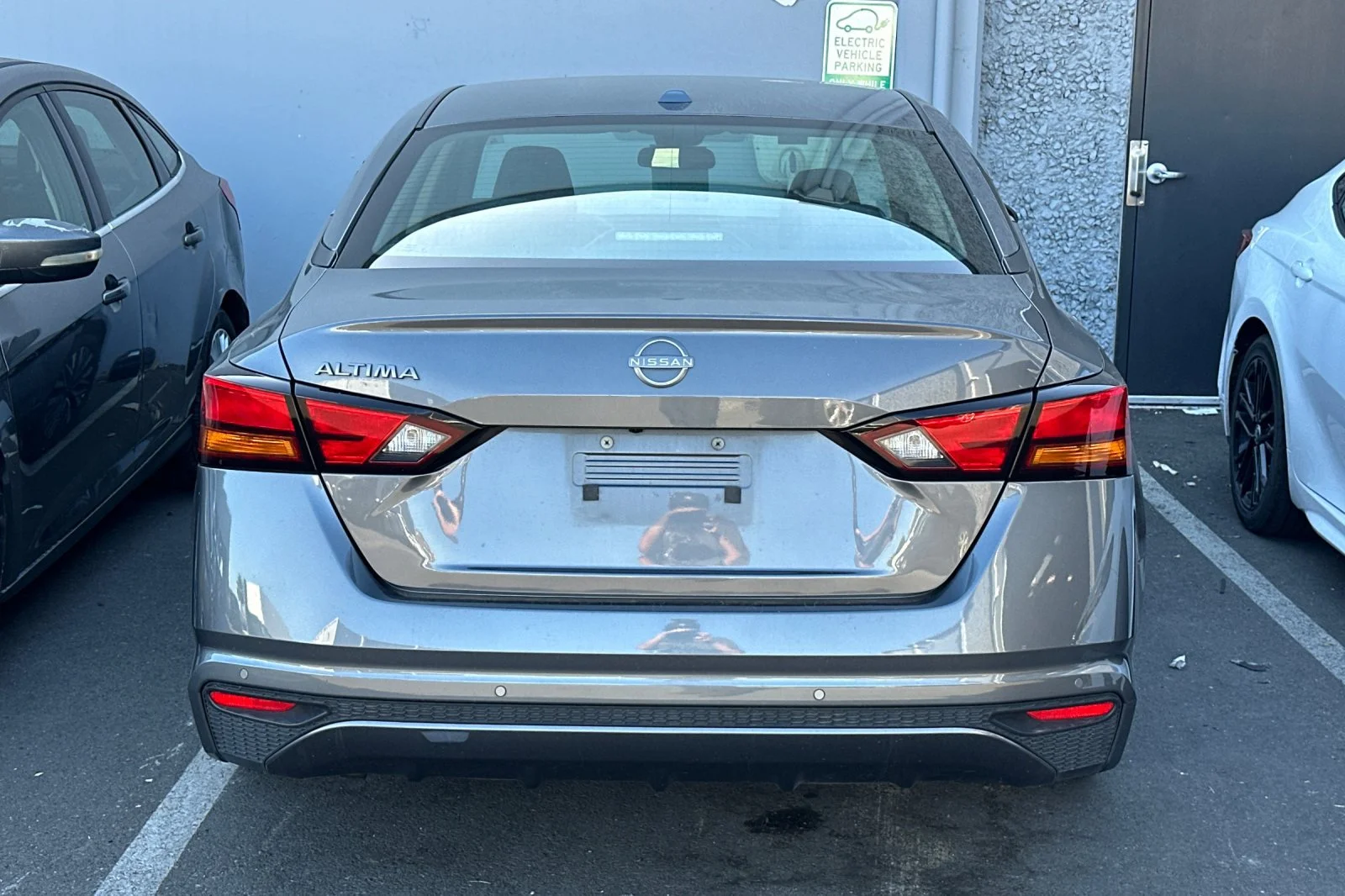 Used 2025 Gun Metallic Nissan 2.5 SV image 6