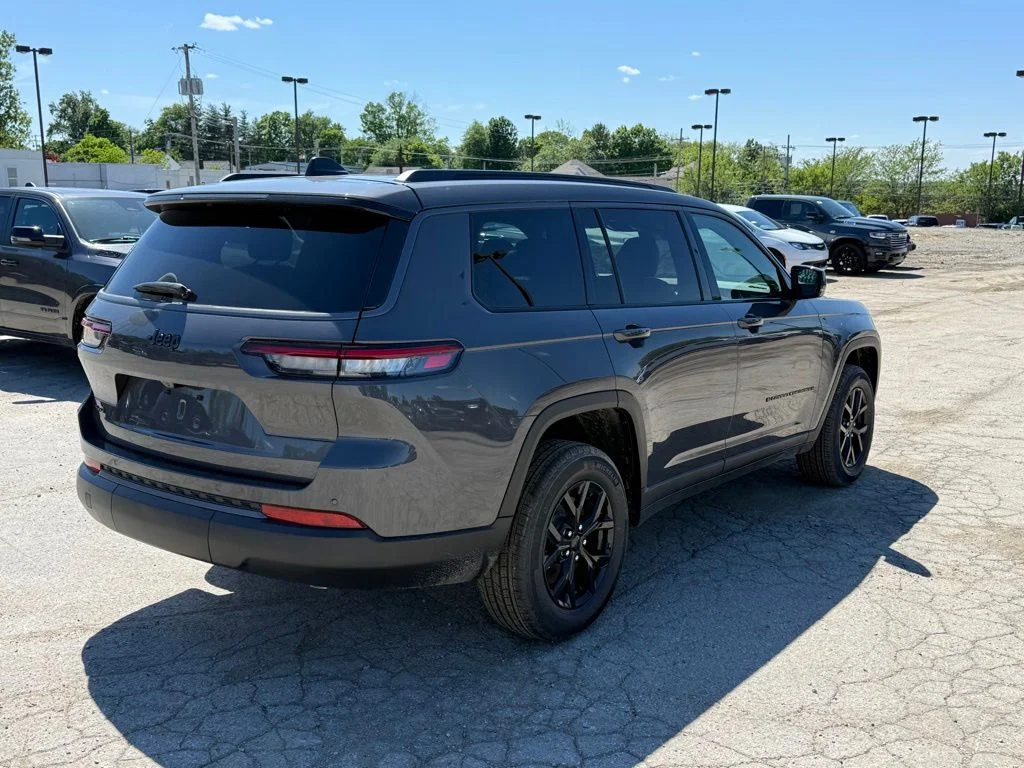 New 2026 Baltic Gray Metallic Clear-Coat Exterior Paint Jeep Altitude image 6