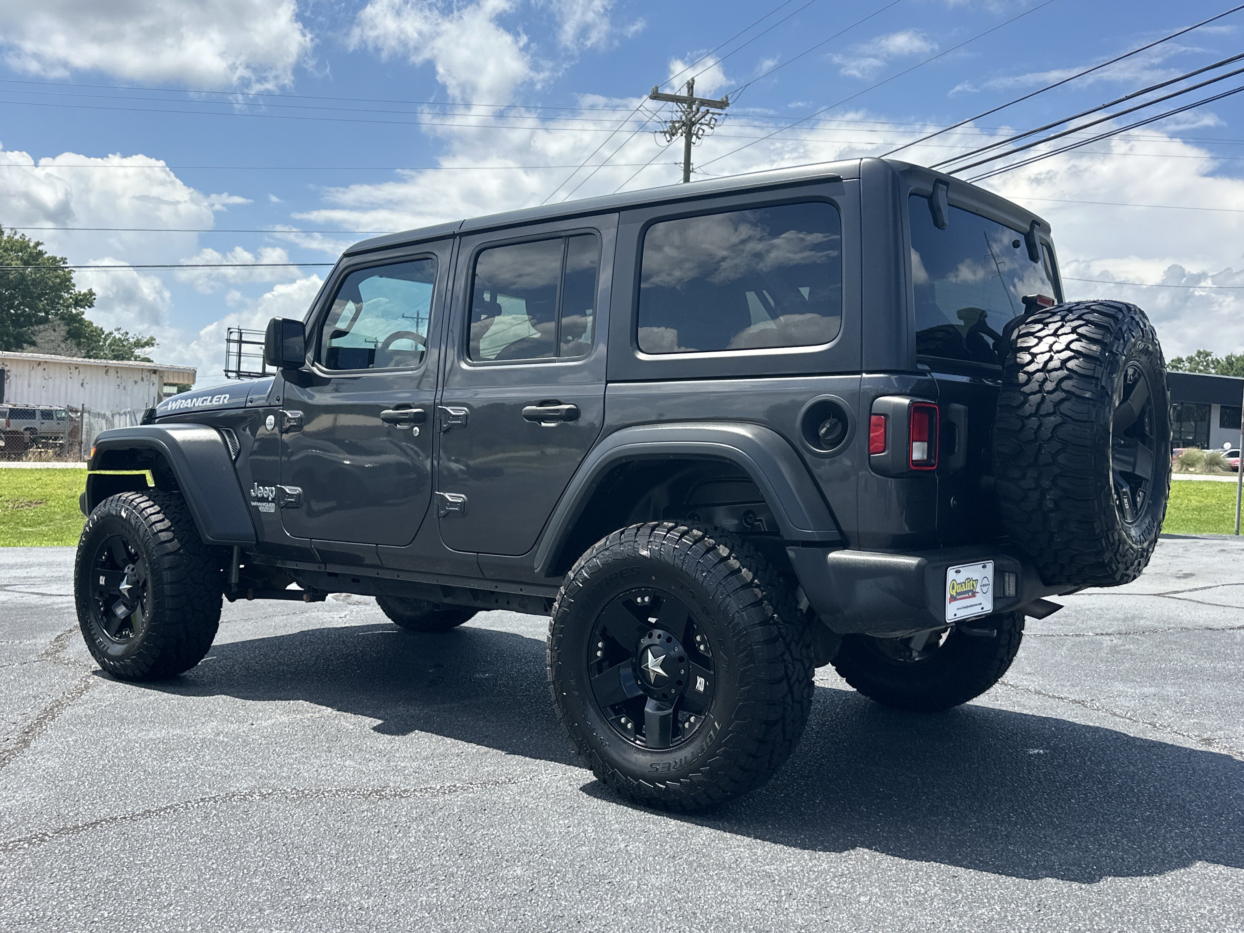 Used 2020 Granite Crystal Metallic Clearcoat Jeep Sport S image 6