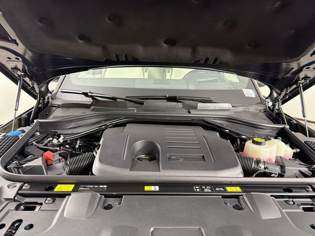 New 2026 Santorini Black Land Rover SE image 32