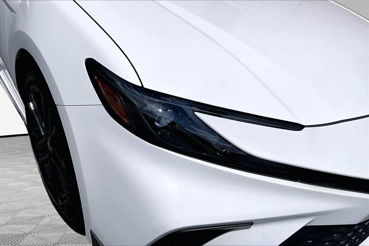 Used 2025 Ice Cap Toyota SE image 28