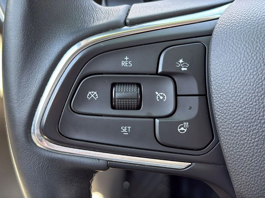 Used 2023 White Buick Essence image 9
