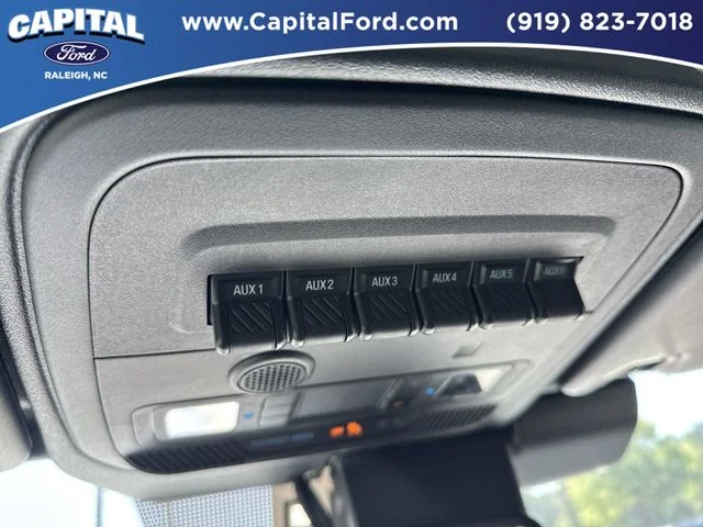 Used 2025 White Ford Badlands image 32