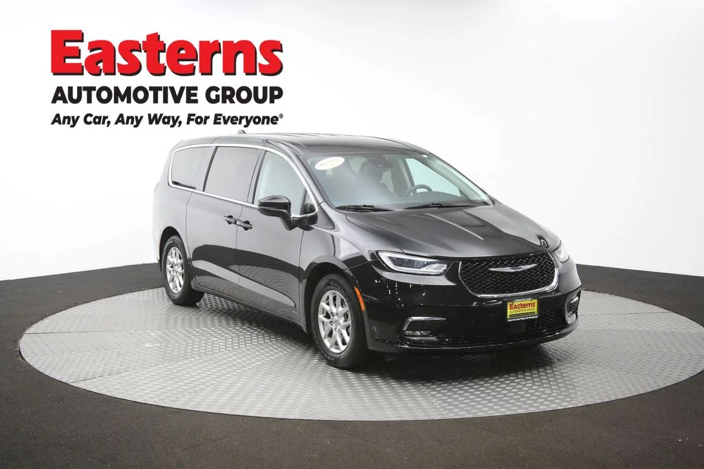 Used 2023 Black Chrysler Touring L image 50