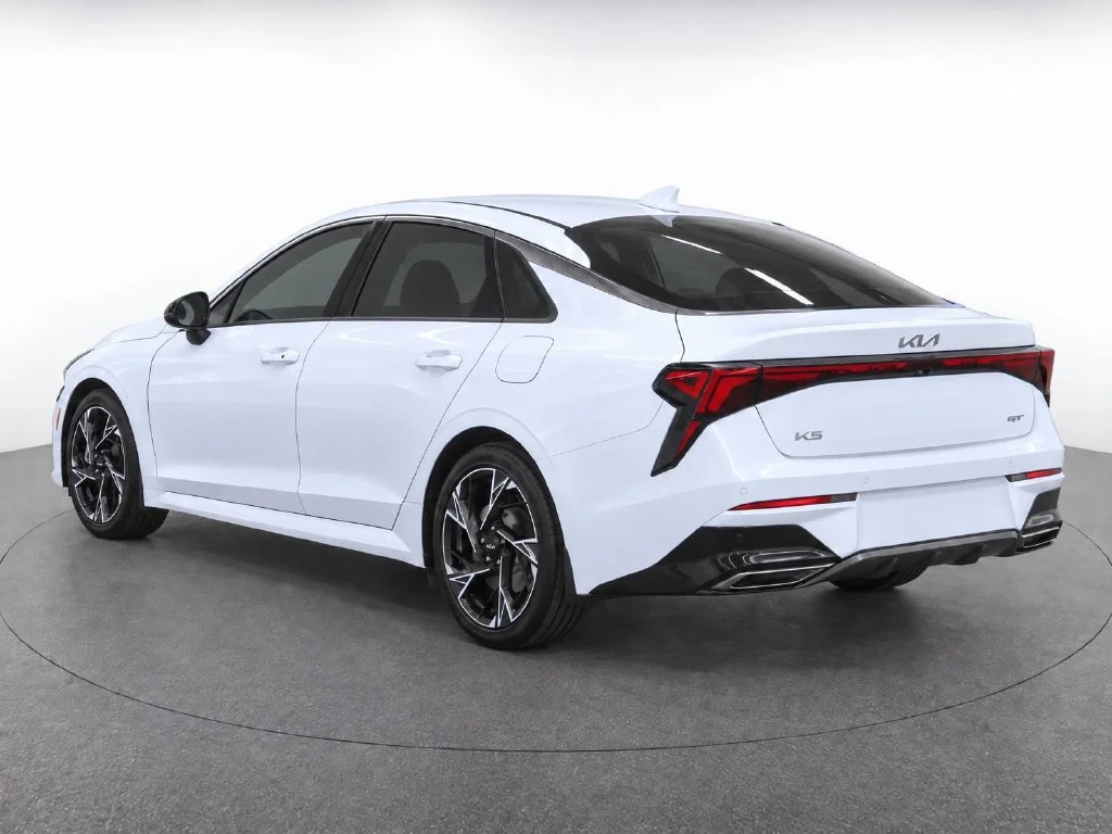 Used 2025 White Kia GT-Line image 4