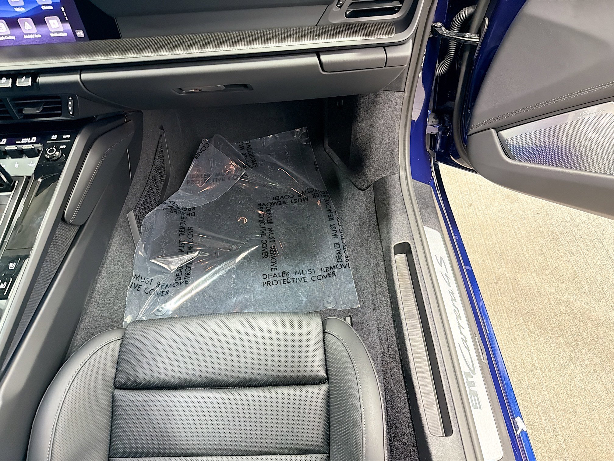 New 2026 Gentian Blue Metallic Porsche Carrera 4S image 17