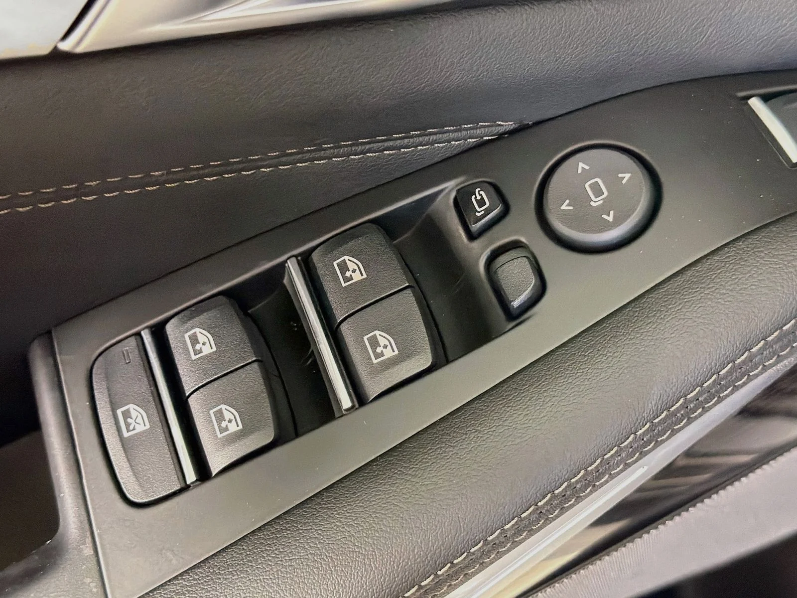 New 2026 Dravit Grey Metallic BMW xDrive50e image 18