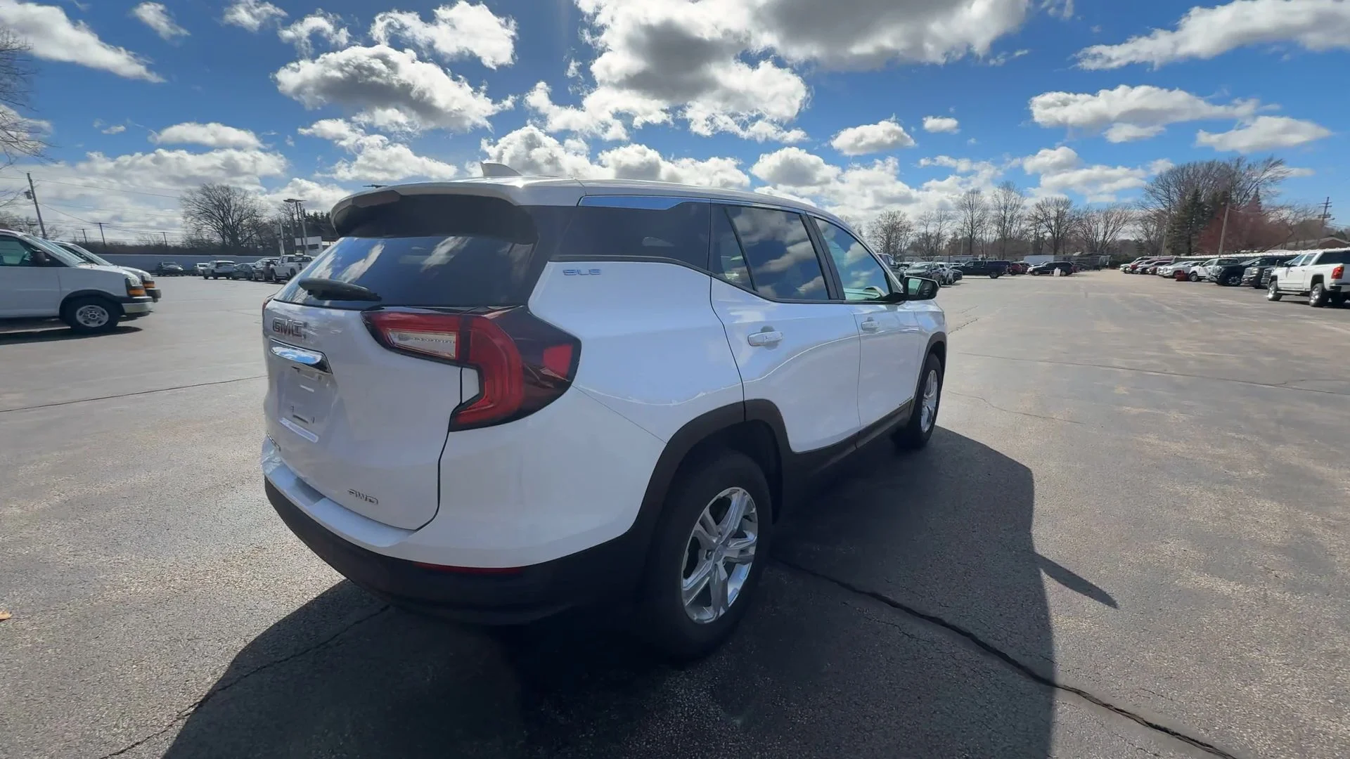 Used 2023 Summit White GMC SLE image 8