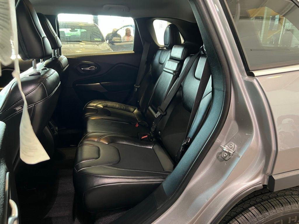 Used 2019 Billet Silver Metallic Clearco Jeep Latitude Plus image 18