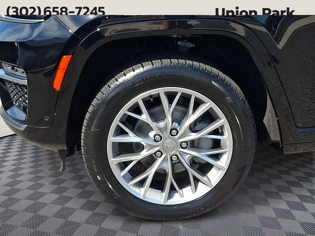 Used 2023 Diamond Black Jeep Summit image 8