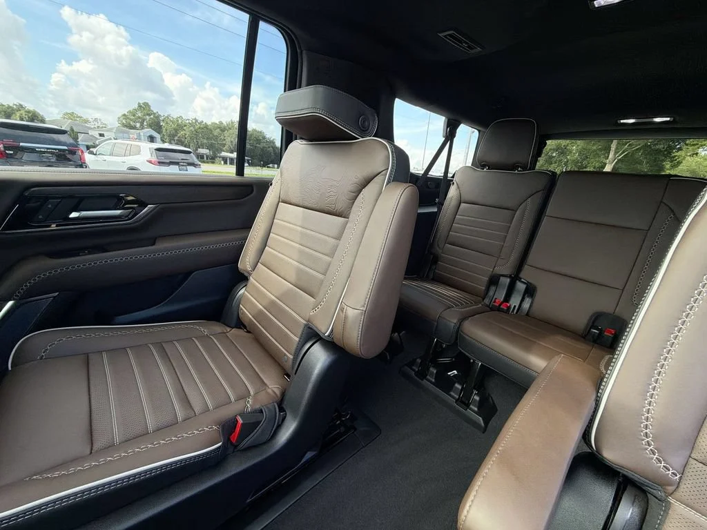 2026 GMC Yukon XL Denali Ultimate - Photo 12