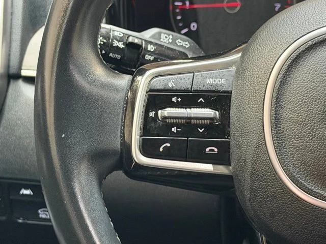 Used 2022 White Kia X-Line EX image 18