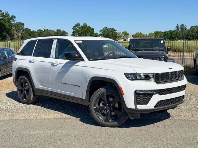 New 2026 Bright White Clear-Coat Exterior Paint Jeep Limited image 2