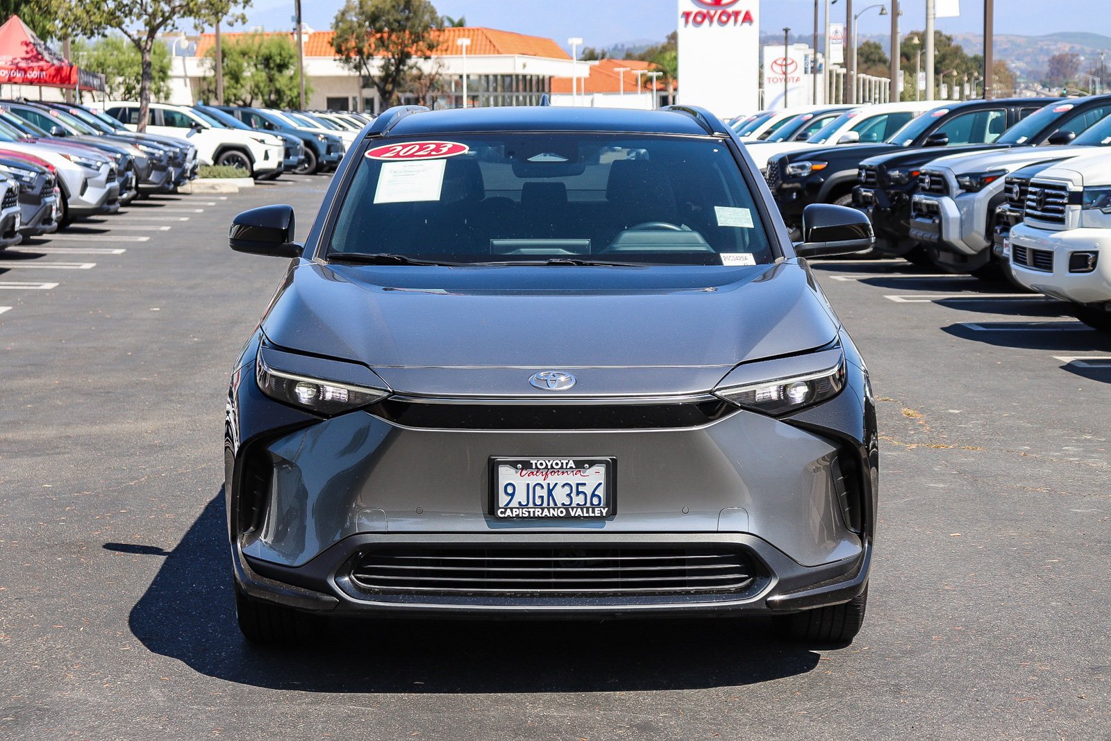 Used 2023  Toyota XLE image 2