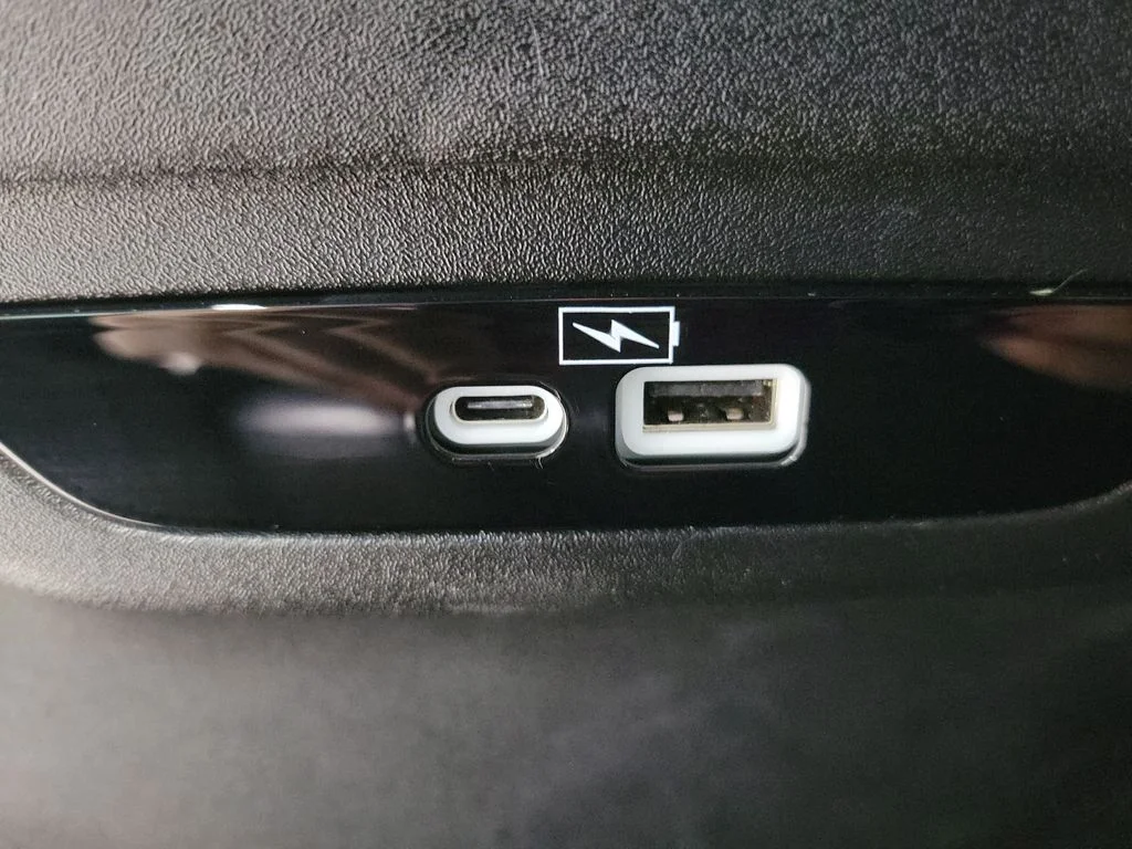Used 2022 Black Chrysler Touring L image 30
