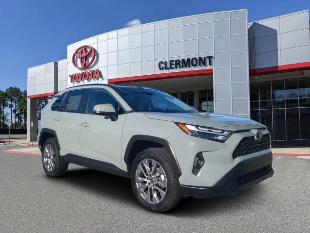 Certified Used 2023  Toyota XLE Premium image 1