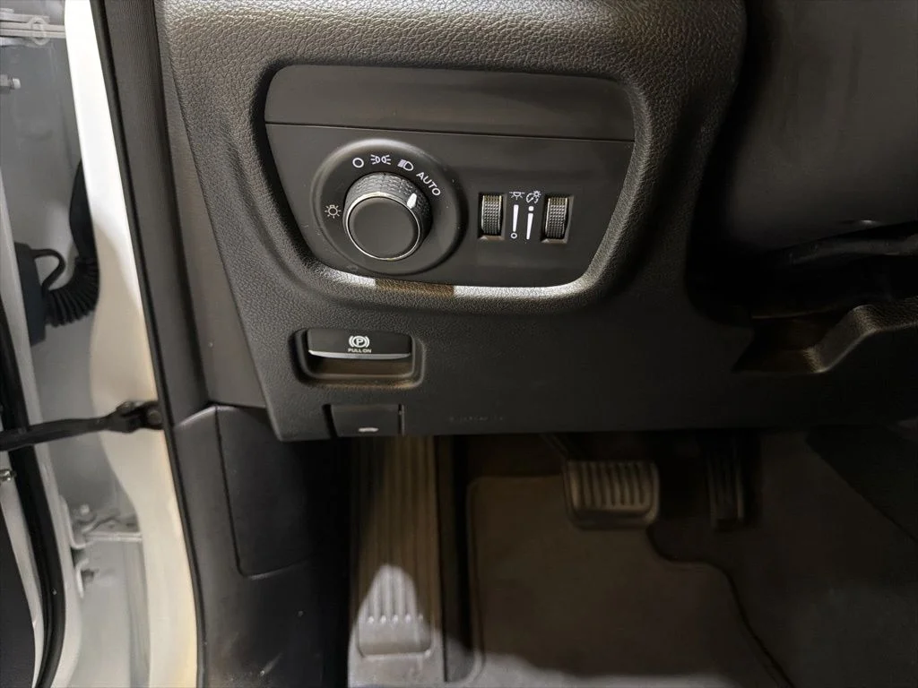 Used 2023 White Jeep Altitude X image 16
