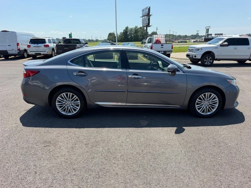 Used 2013 Nebula Gray Pearl Lexus 4dr Sdn image 4