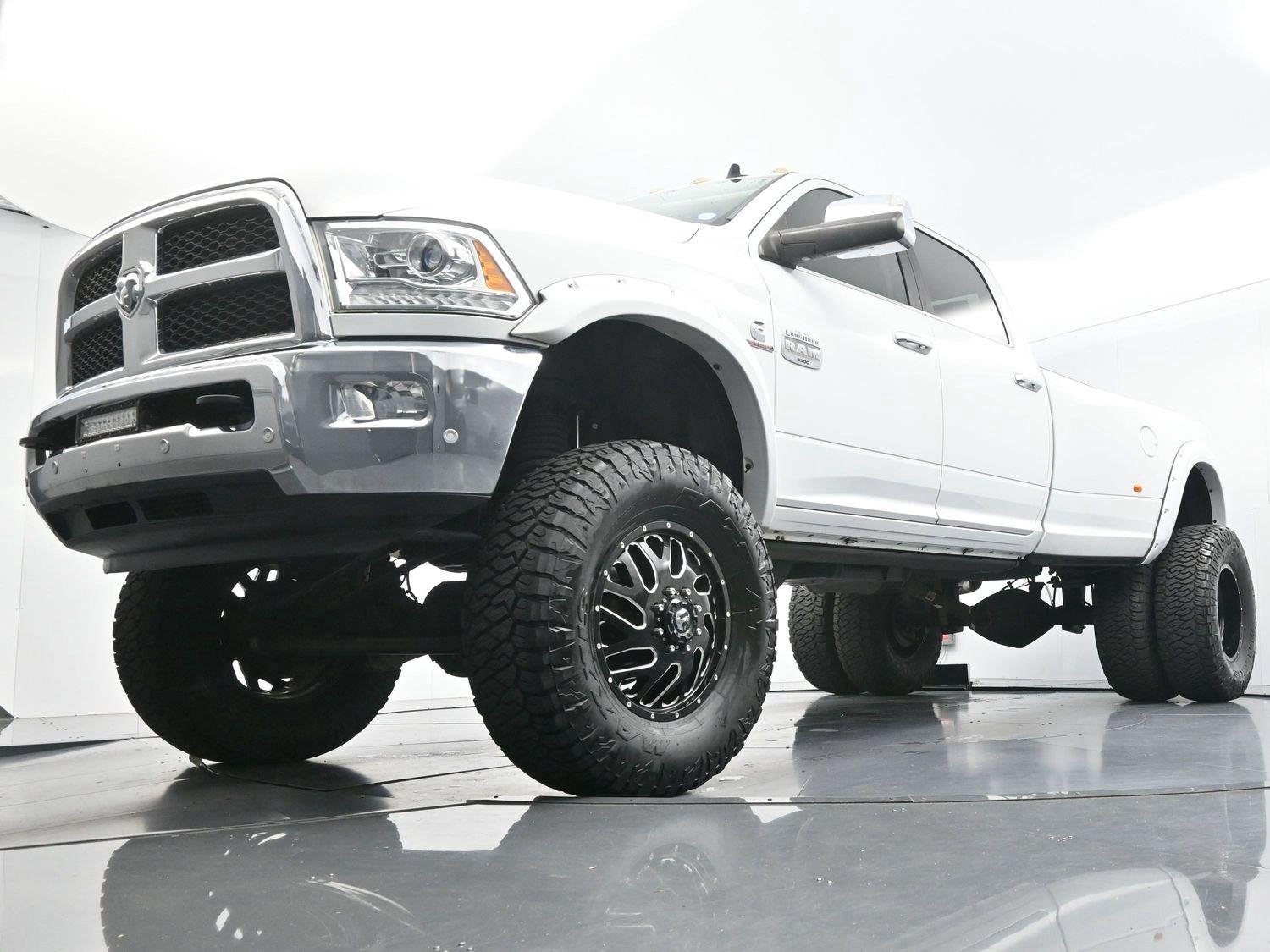 Used 2018 Bright White Clearcoat Ram Laramie Longhorn image 46