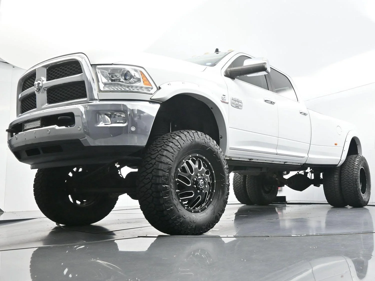 Used 2018 Bright White Clearcoat Ram Laramie Longhorn image 46